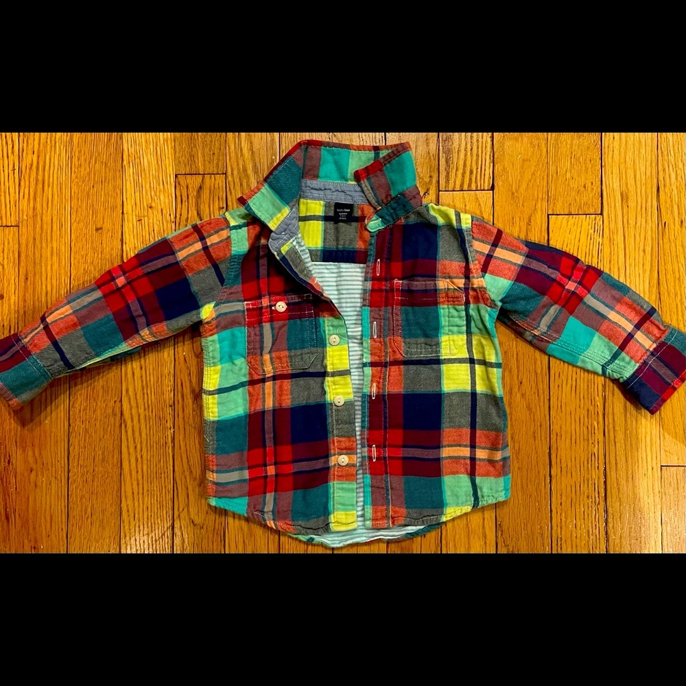 Gap button down shirt in great condition. Soft material